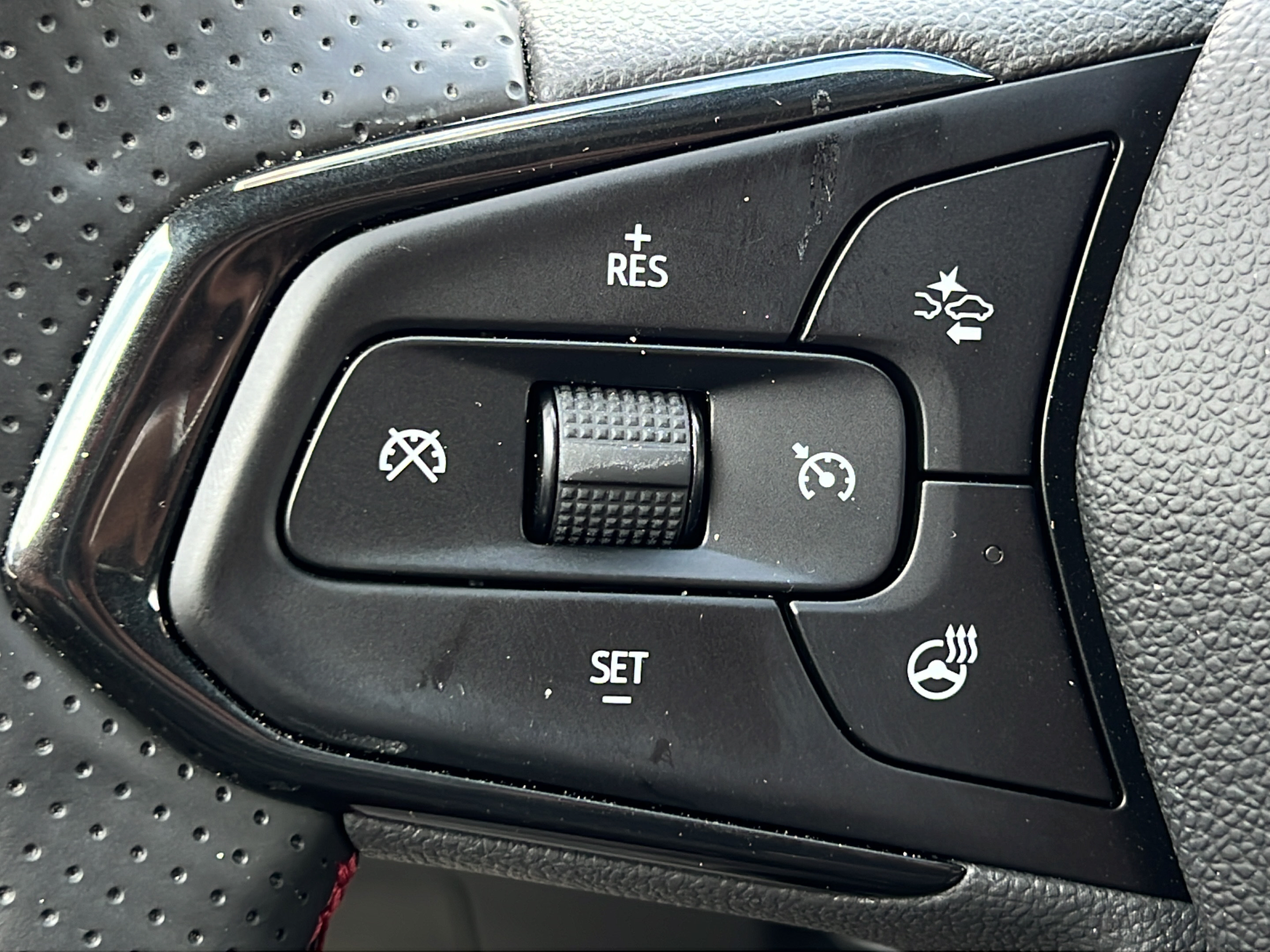 Used 2026 Chevrolet Trax RS w/ Sunroof Package FWD image 19