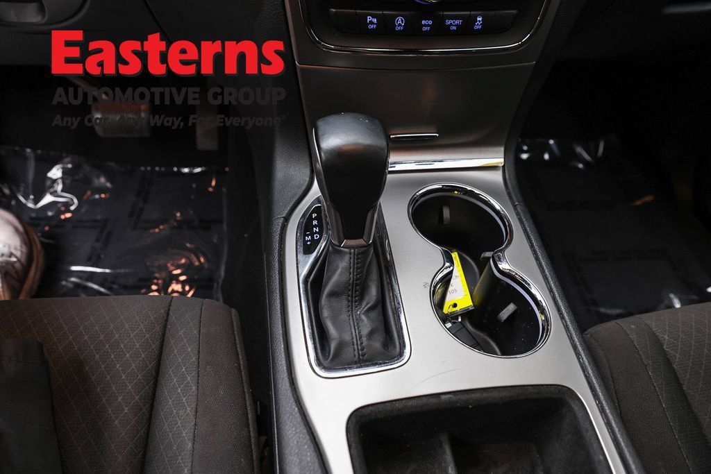 Used 2021 Jeep Grand Cherokee Laredo AWD/4WD image 13