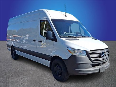 Used 2025 Mercedes-Benz Sprinter 2500 image 3
