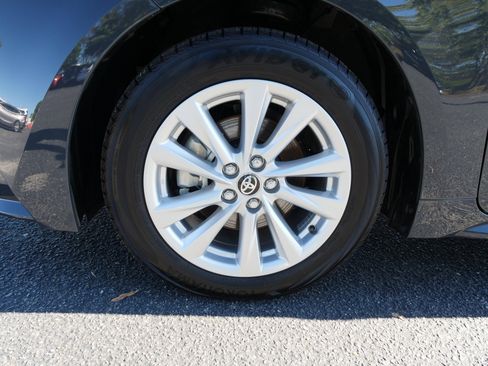 Used 2025 Toyota Corolla XLE image 14