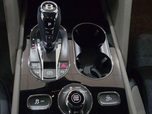 Used 2022 Bentley Bentayga image 13