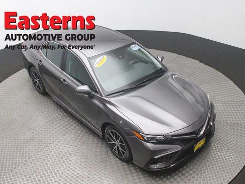 Used 2024 Toyota Camry SE FWD image 3