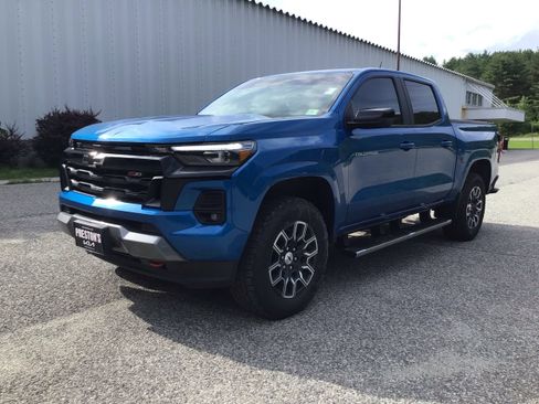 Used 2023 Chevrolet Colorado Z71 w/ Z71 Convenience Package 2 AWD/4WD image 3