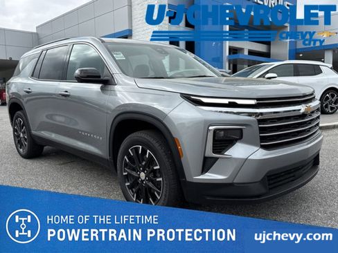 Used 2025 Chevrolet Traverse LT w/ Sun and Wheel Package FWD image 1