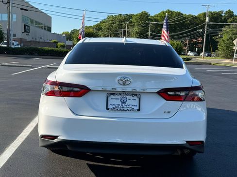 Used 2021 Toyota Camry LE FWD image 5