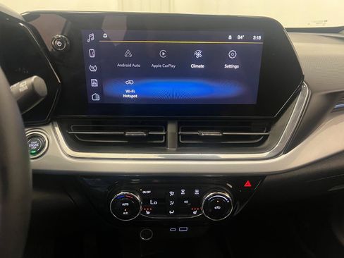 Used 2025 Chevrolet Trax LT w/ LT Convenience Package FWD image 44