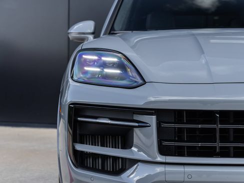 Certified 2026 Porsche Cayenne GTS AWD/4WD image 20