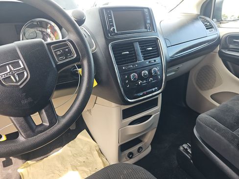 Used 2019 Dodge Grand Caravan SE FWD image 11