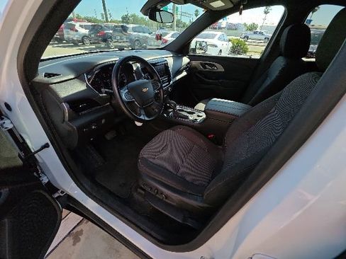 Used 2023 Chevrolet Traverse LT FWD image 12