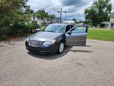 Used 2012 Chrysler 200 Touring FWD image 9