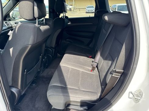 Used 2018 Jeep Grand Cherokee Laredo image 13