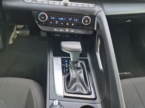 Used 2024 Hyundai Elantra SEL FWD image 21