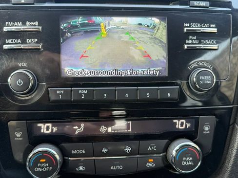 Used 2017 Nissan Rogue SV w/ Midnight Edition image 39