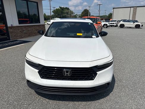 Used 2023 Honda Accord Sport image 9