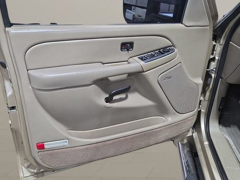 Used 2004 GMC Sierra 2500 SLE w/ Heavy-Duty Power Package AWD/4WD image 7