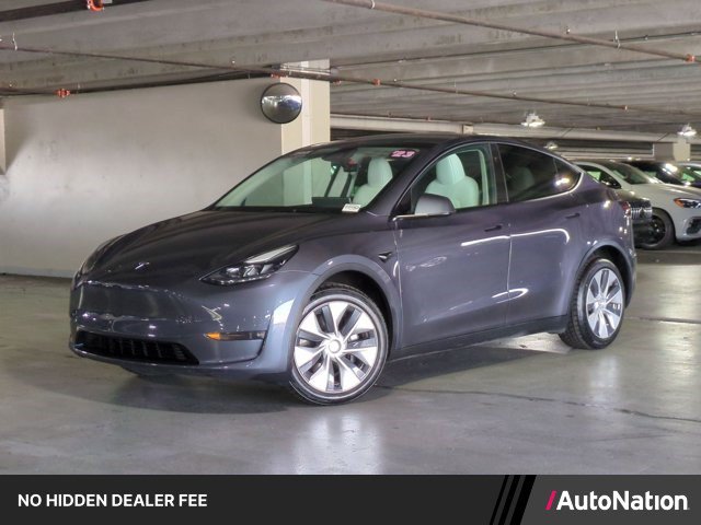 Used 2023 Tesla Model Y Long Range AWD/4WD image 1