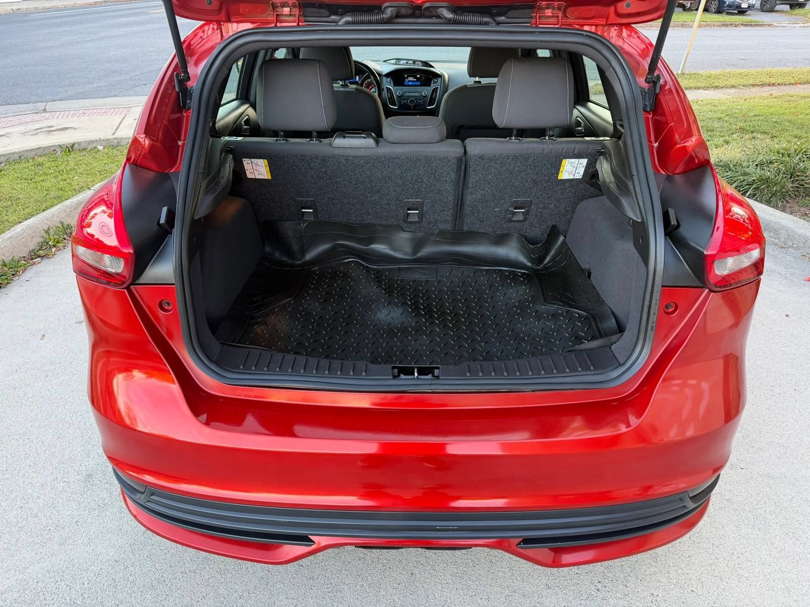 Used 2018 Ford Focus ST FWD image 8