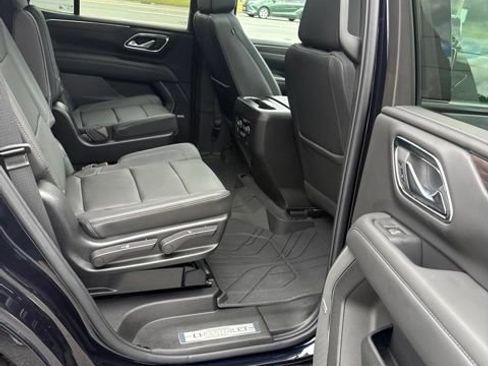 Used 2023 Chevrolet Tahoe Z71 w/ Luxury Package AWD/4WD image 19