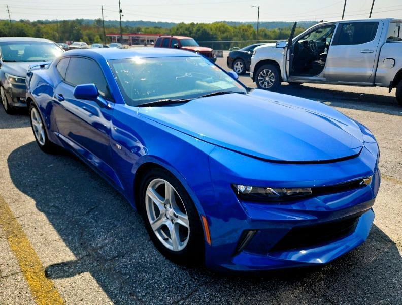Used 2016 Chevrolet Camaro LT w/ Technology Package RWD image 5