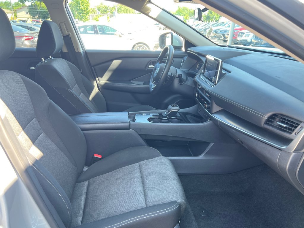 Used 2024 Nissan Rogue SV FWD image 45