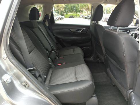 Used 2017 Nissan Rogue SV AWD/4WD image 23