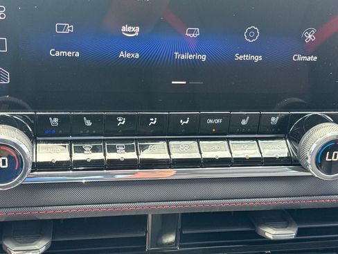 Used 2024 Chevrolet Colorado Z71 w/ Z71 Convenience Package 2 AWD/4WD image 21