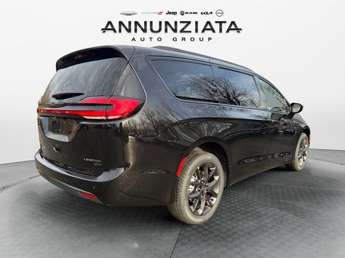 New 2026 Chrysler Pacifica Limited w/ S Appearance Package image 5