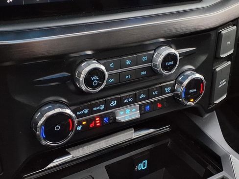 Used 2024 Ford F250 Lariat w/ Sport Appearance Package image 7