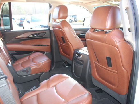 Used 2019 Cadillac Escalade Premium Luxury image 36