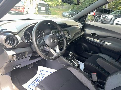 Used 2020 Nissan Kicks S image 19