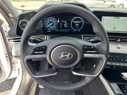 New 2025 Hyundai Elantra Limited image 16