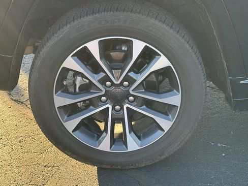 Used 2023 Jeep Grand Cherokee Overland w/ Advanced Protech Group III image 10