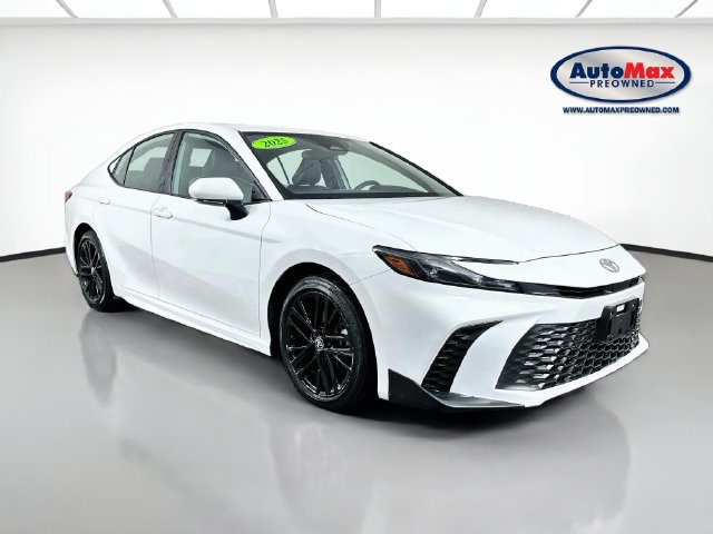 Used 2025 Toyota Camry SE FWD image 1