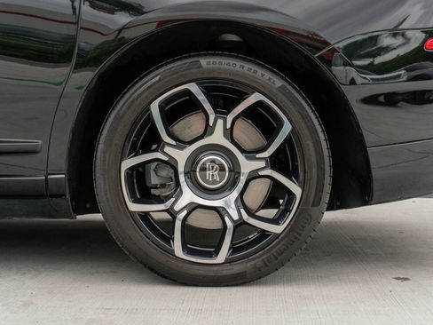 Used 2023 Rolls-Royce Cullinan Black Badge w/ Leather Finishing Pack image 23