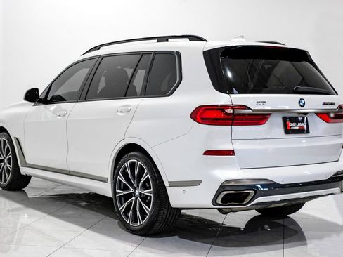 Used 2021 BMW X7 M50i image 9