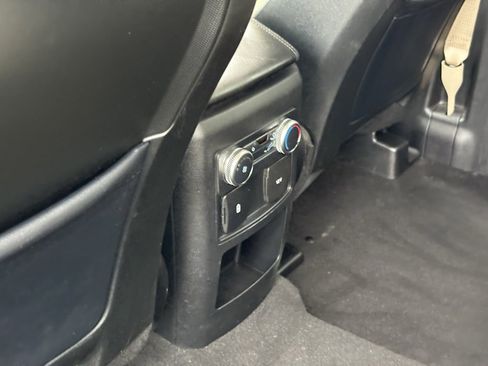 Used 2020 Ford Explorer XLT image 27