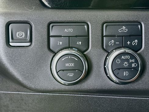 Used 2025 GMC Sierra 1500 Elevation AWD/4WD image 16