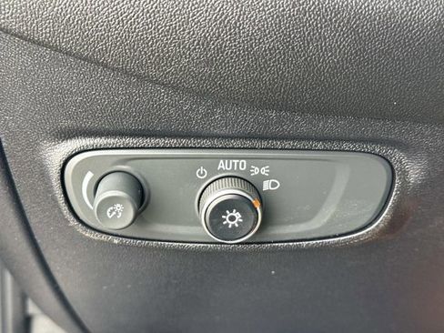 Used 2019 Chevrolet Equinox LT image 18