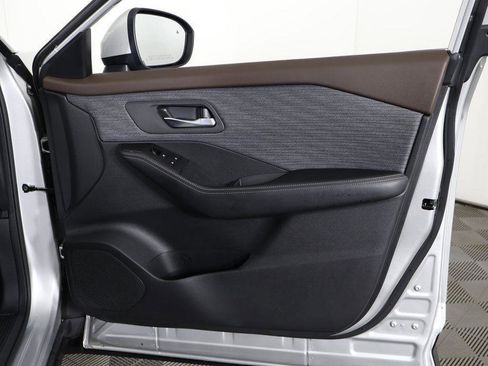 Used 2023 Nissan Rogue SV image 20