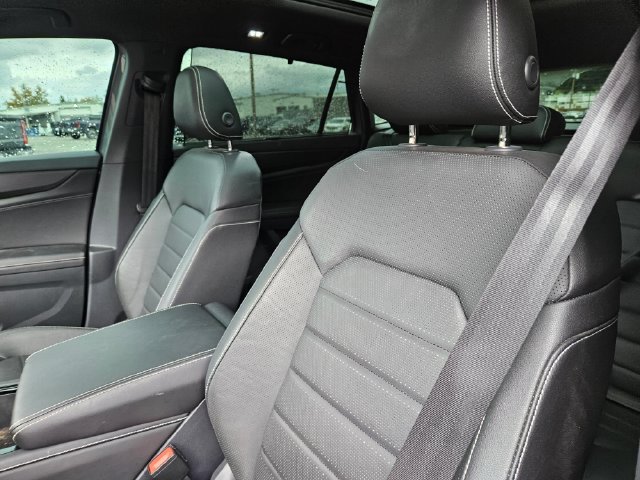 Used 2025 Volkswagen Atlas Cross Sport SEL R-Line AWD/4WD image 8