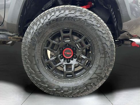 Used 2017 Toyota Tacoma TRD Off-Road w/ Premium & Technology Package AWD/4WD image 52