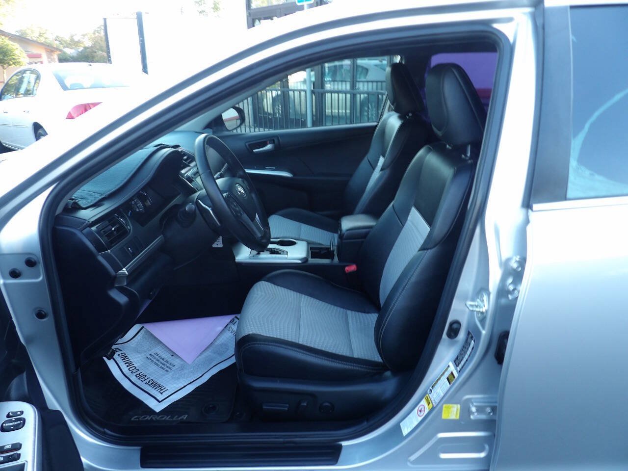 Used 2012 Toyota Camry SE w/ Preferred Accessory Pkg FWD image 7