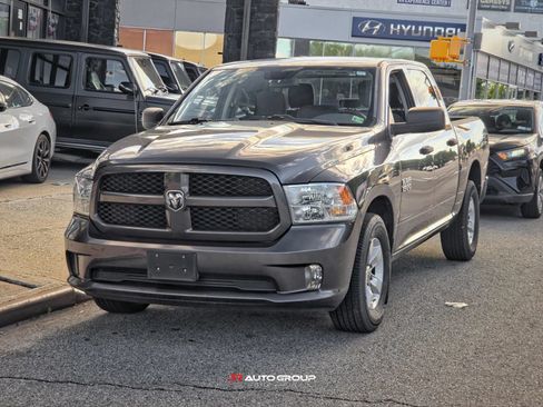 Used 2016 RAM 1500 Express RWD image 2