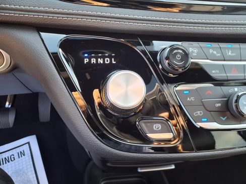 New 2025 Chrysler Pacifica Select FWD image 18