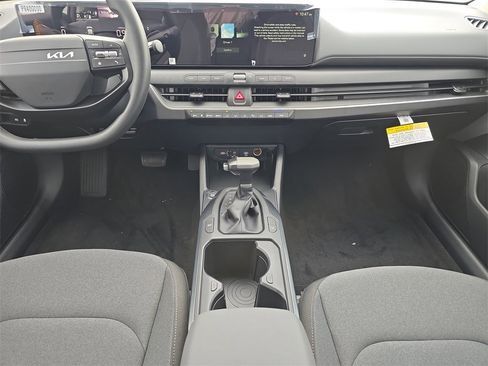New 2025 Kia K4 LXS image 16