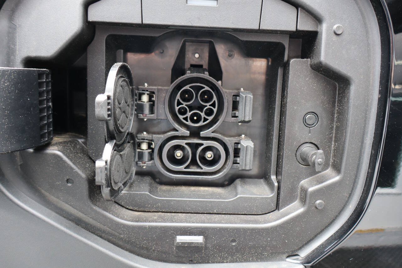Used 2023 Toyota bZ4X AWD image 9
