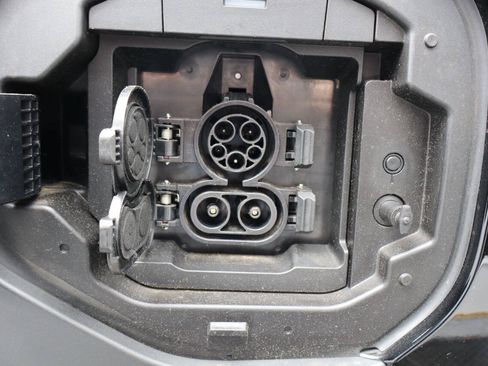 Used 2023 Subaru Solterra AWD image 9