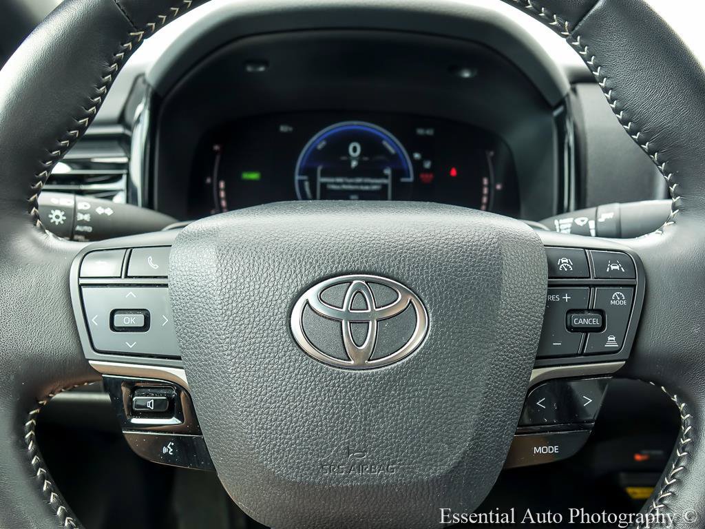 Used 2025 Toyota Camry SE FWD image 14