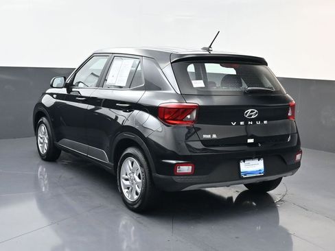 Used 2026 Hyundai Venue SE FWD image 6