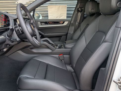 New 2026 Porsche Cayenne S image 5
